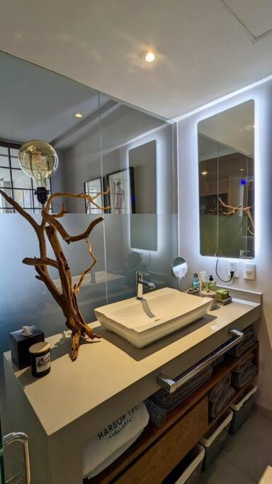Apartment Harbor 13008a Artistic Beachfront By Moikkarentals *