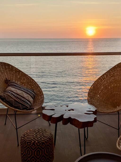 Apartment Harbor 13008a Artistic Beachfront By Moikkarentals *
